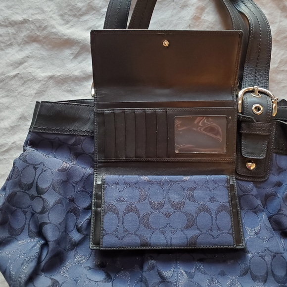 Coach bag and wallet - Picture 2 of 9